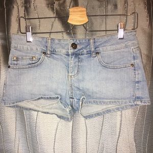 l.e.i. Ashley size 5, pale blue jean shorts